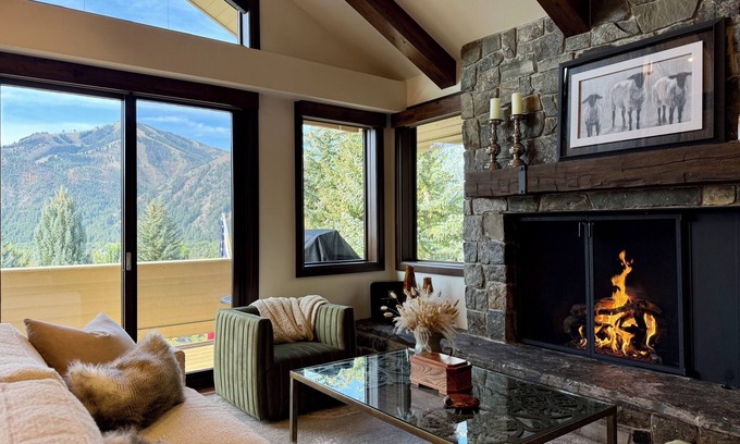 Sun Valley Condo | Newly Listed Luxury Penthouse – Hike, Ski & Relax in Style