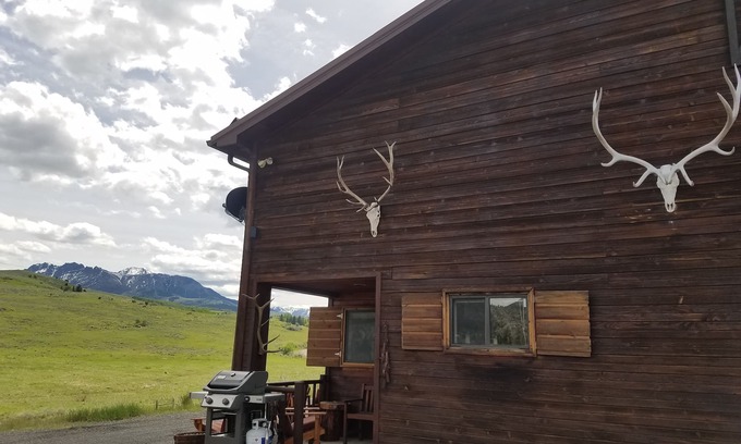 Emigrant House | Newly Listed! Yellowstone Mountain View