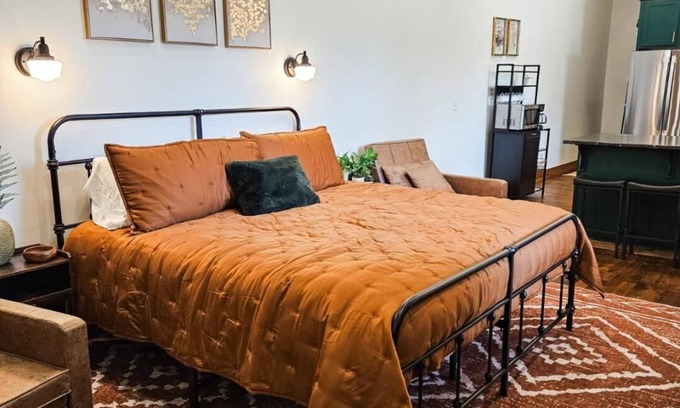 Farmington Apartment | Newly opened stay close to UA!