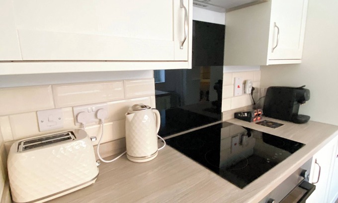 Worksop House | Newly Refurbished 2-Bed with Patio, Netflix & Wi-Fi