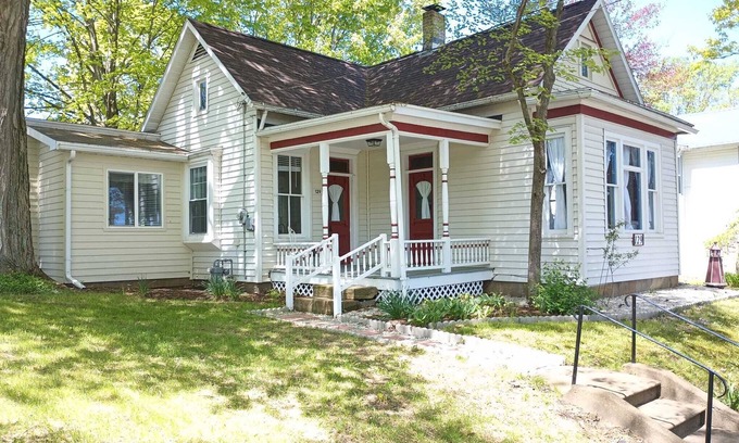 Butler House | Newly Remodeled 1900 Cottage