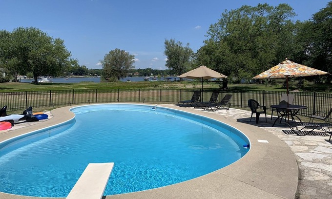 Johnsburg House | Newly Remodeled in Pistakee Bay on the Chain O' Lakes