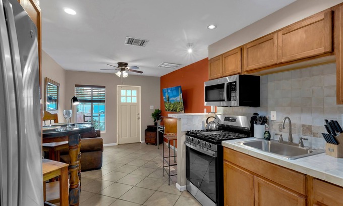 Peter Howell Cottage | Newly Remodeled Quaint and Cozy Casita- Fully Remodeled in Central Tucson!