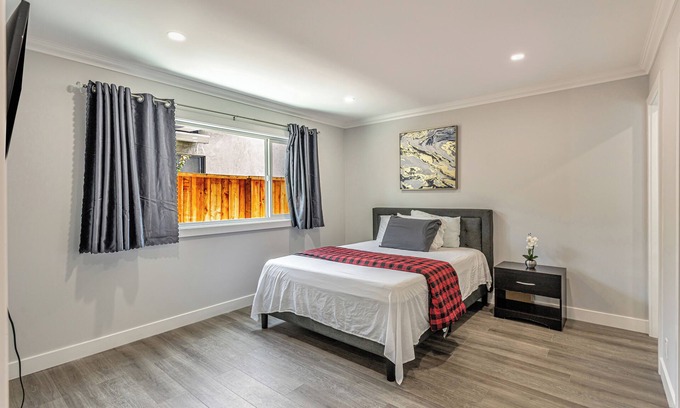 Silver Creek House | Newly Remodeled Spacious 5-bedroom house in SJ with FREE/WIFI/LAUNDRY/PARKINGS