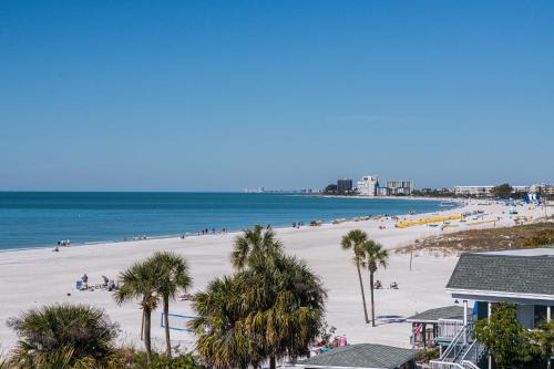 Belle Vista Apartment | NEWLY Reno Beach Condo The beach is your backyard