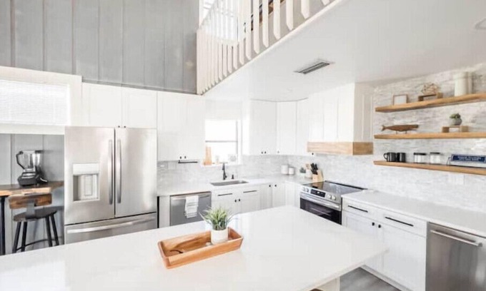 Silver Cay House | Newly ReNo-ed beach & bay home! Family,Clean, ClOsE to EvErYtHiNG, Dog Friendly!