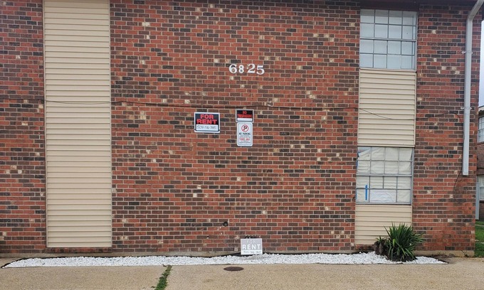 West Lake Forest House | Newly Renovated 2-Bedroom 1½ Bathroom Townhome in New Orleans with WiFi and AC.