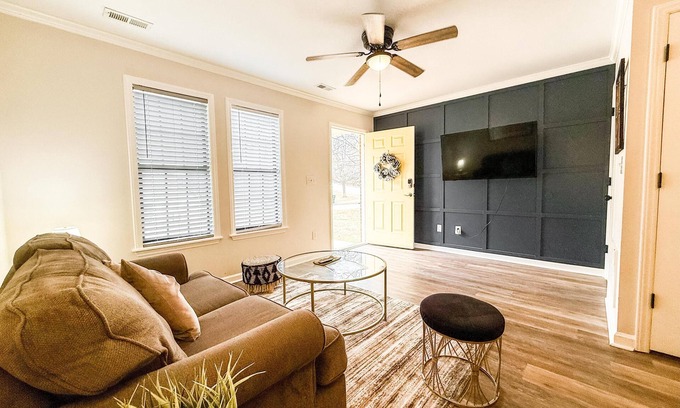Southwest Raleigh House | Newly renovated 2 bdr townhome w king bed