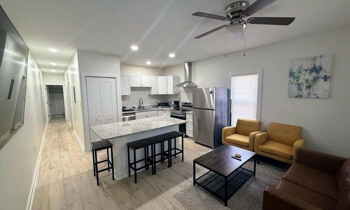 Durham Apartment | Newly Renovated 2 Bedroom - A Seasoned Superhost