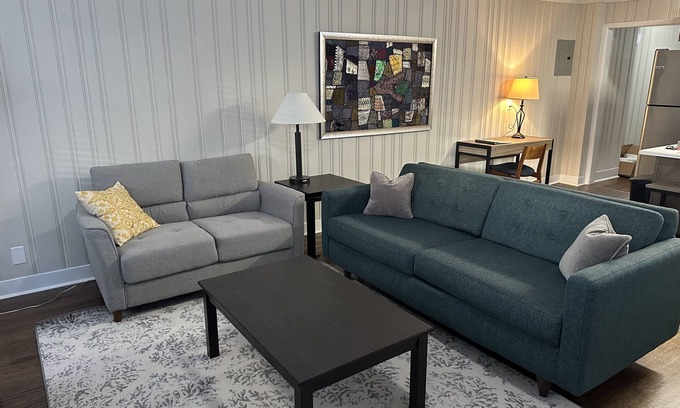 East Durham House | Newly Renovated 2BR near Downtown/Duke/NCCU/DPAC! Long Term Stays Welcome!