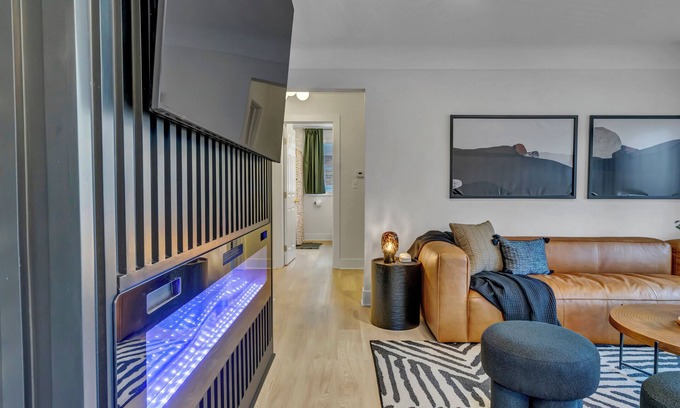 Birmingham House | Newly Renovated 4 BD/3 BA Birmingham Home Hot Tub