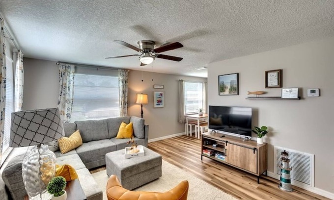 Bayshore Gardens House | Newly renovated Bradenton bungalow