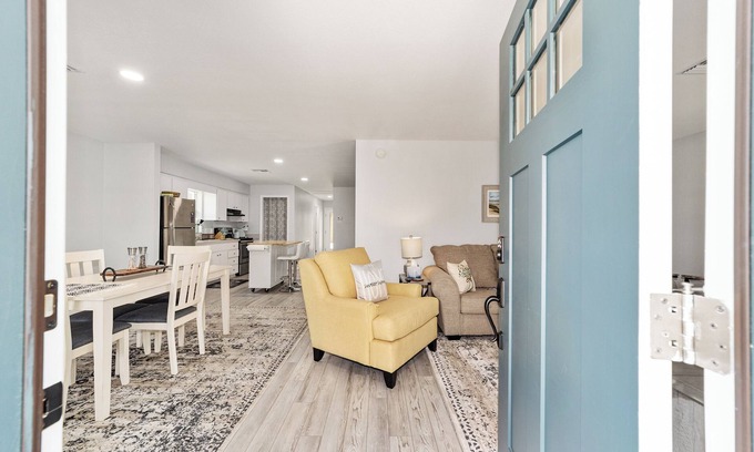 Historic District Cottage | Newly renovated cottage walking distance to downtown Ocala square. Quiet street.