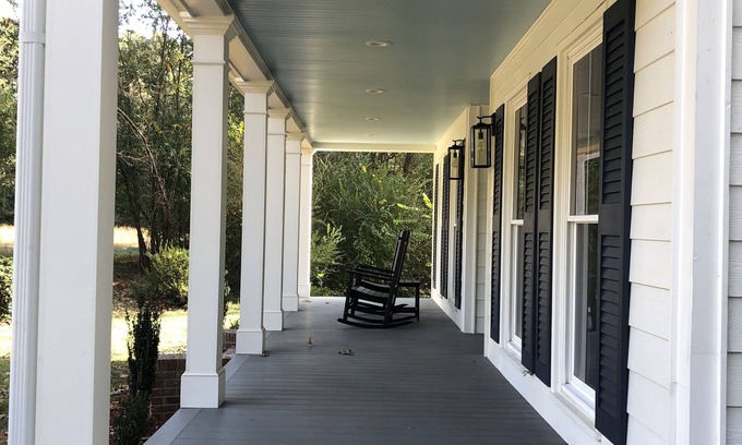 Rome House | Newly Renovated Farm House w/pool, exercise equipment, quiet neighborhood, etc