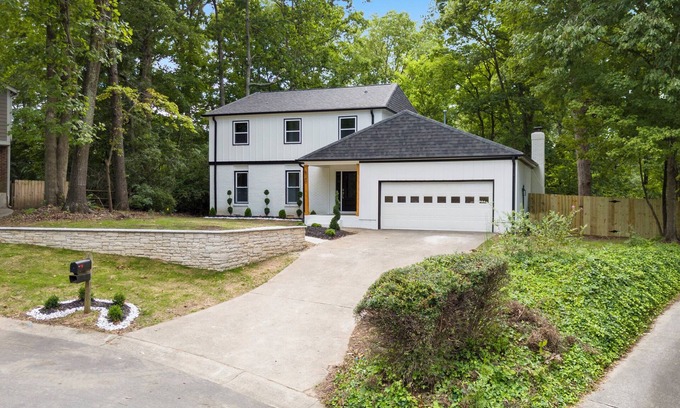 Charlotte House | Newly Renovated Luxury 4-bedroom house in lovely Charlotte with WiFi and AC