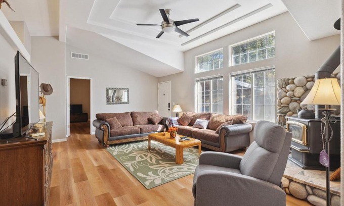 Murphys Villa | Newly Renovated Retreat on 6 Acres, Discover Murphys Lodge with Scenic Views!