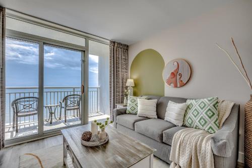 Myrtle Beach Apartment | Newly renovated Stylish Beach Condo for 6 Camelot 15th Fl