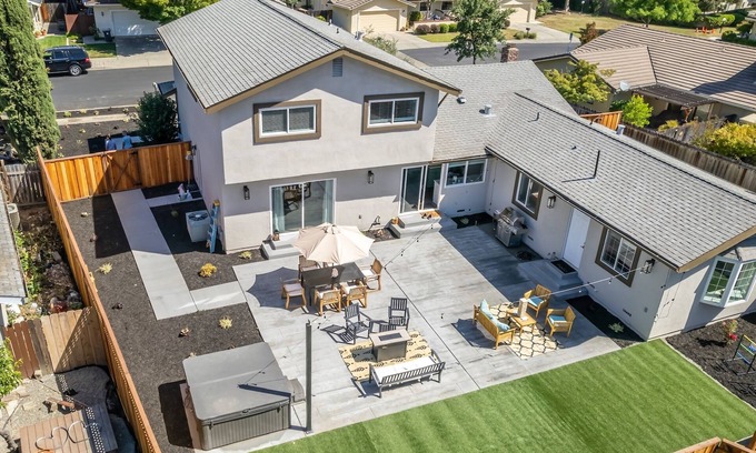 Napa House | Newly Renovated Wine Country Home w/Guest House