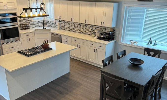 Clear Lake House | Newly updated, fnatastic location!