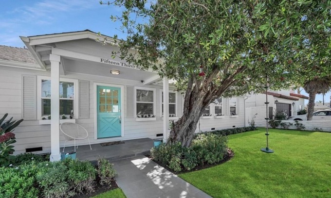 Santa Ana Heights House | Newport Heights Family Home. 4Bdrm/3- Full bath.Walking Distance to ALL