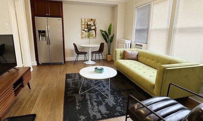 Ravenswood Apartment | Nice 1BR Spot, Unwind & Relax
