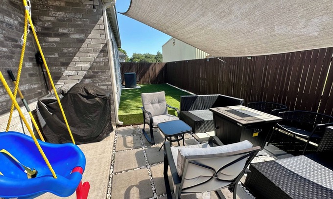 Grand Prairie House | Nice 2 BD/2 BA in Grand Prairie near DFW, AT&T & Epic