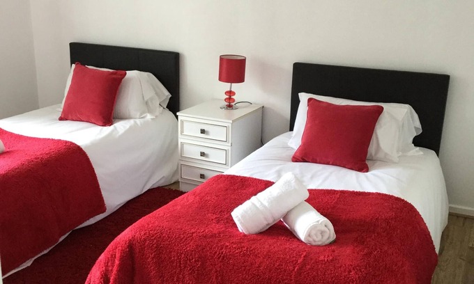 Basildon House | Nice 4 Bed house near Basildon Town Centre sleeps 8