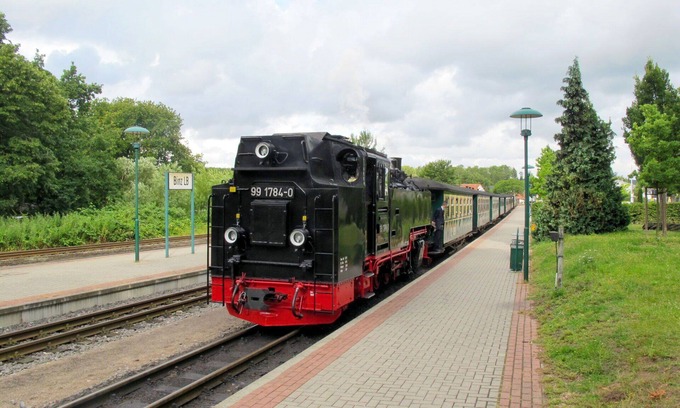 Prora Apartment | Nice apartment for 6 people with pool, WIFI, TV, balcony and pets allowed