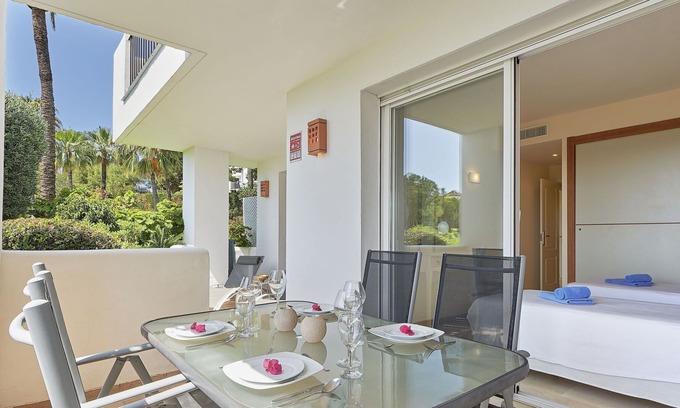 Benahavis Apartment | Nice apartment for 6 guests with A/C, pool, WIFI, TV, terrace, pets allowed and parking