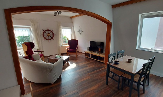 Kamp-Bornhofen Apartment | Nice apartment right on the Rhine; mountain-side balcony; centrally located