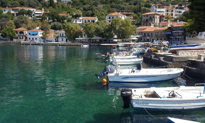 Gefira Mpania House | Nice beaches beautiful little town perfect place in Greece Castle to explore