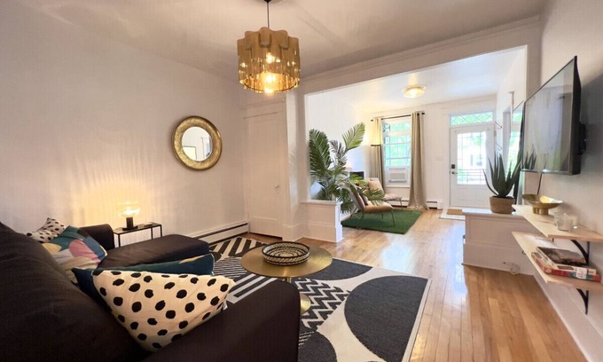 Vieux-Limoilou Condo | Nice Condo with Parking in Limoilou