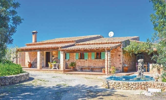 Portol House | Nice home in Pòrtol with kitchen