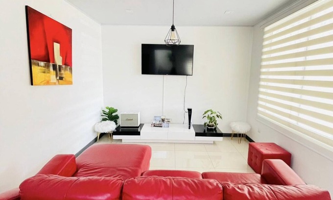 Heredia House | Nice house 15 from the airport great rooftop view in heredia , 24/7 security….