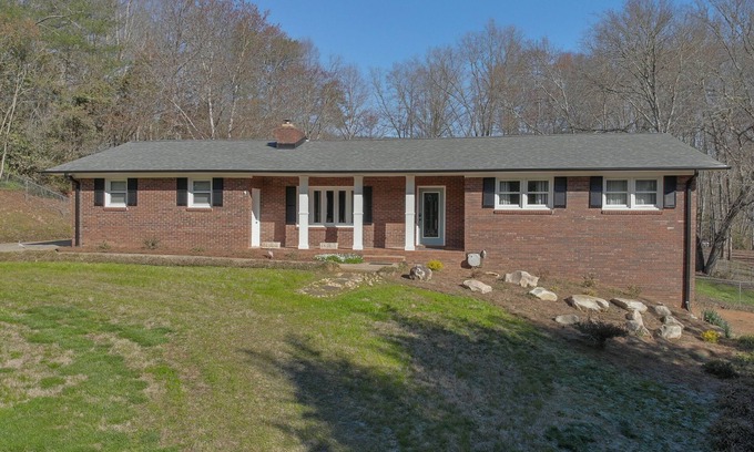 Union Mills House | Nice quiet keyless entry home just 25 min to Lake Lure & Chimney Rock with barn