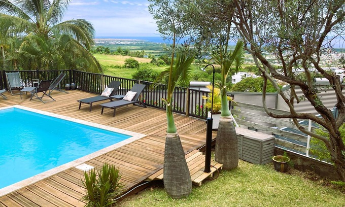 L'Etang-Sale Apartment | Nice Studio with private swimming pool and sea landscape