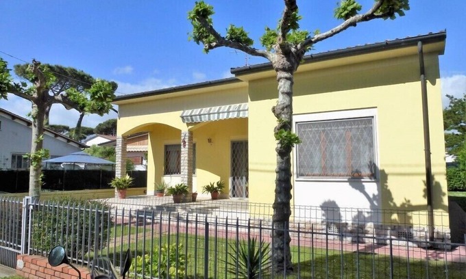 Lido di Camaiore House | Nice villa, close to the beach for 6 people.