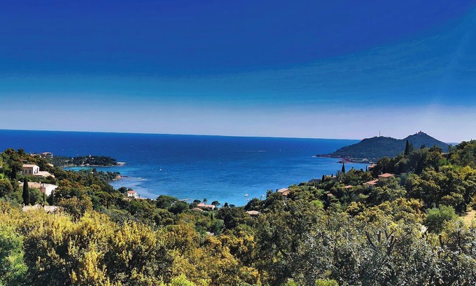 Saint-Raphael Villa | nice villa with with pool and seaview