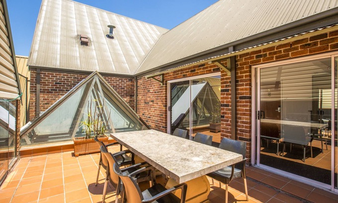 St Clair Hotel | Nightcap at Blue Cattle Dog Hotel