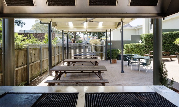 Mt Pritchard Hotel | Nightcap at Pritchards Hotel