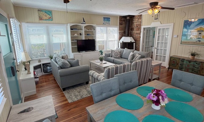 Pass-a-Grille House | Nightly stay allowed just steps to the famous Pass-a-Grille Beach, pet friendly.