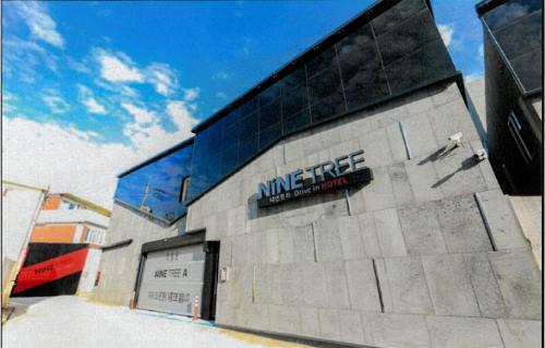 Gunsan Hotel | Nine Tree Drive in Hotel