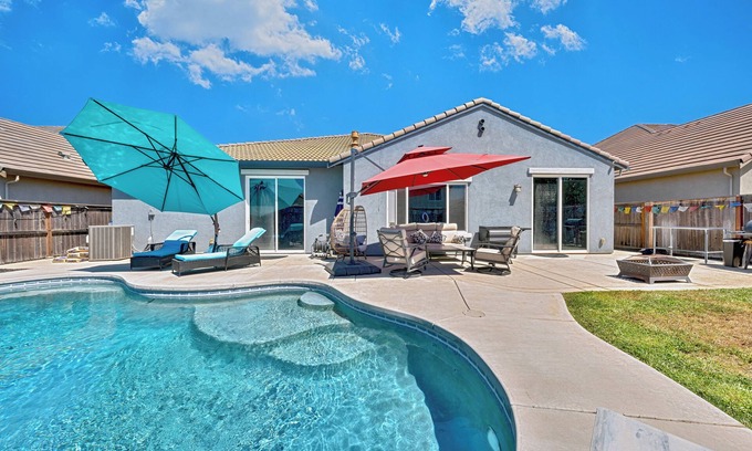 Elk Grove House | Nirvana Homes: Spacious Getaway w/Sparkling Pool & 2 King Suites