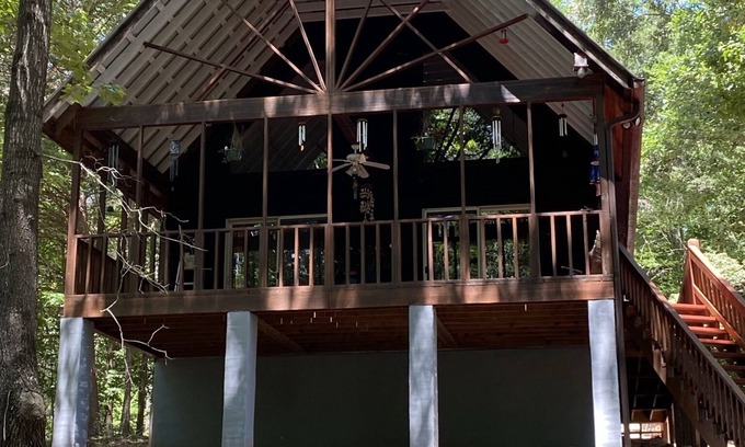 Gumlog Cabin | nNewly furnished 3 bedroom 2 bath on the lake with covered dock