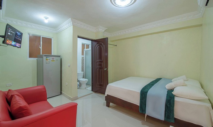 Corales del Sur Hotel | nnSingle Room in Corales Del Sur- Fast WI-FI-Smart-TV-AC-Hot Water-Gated Parking