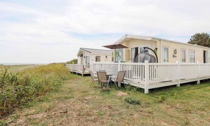 Kessingland Cottage | NO. 2 - SEAVIEW, pet friendly, country holiday cottage in Kessingland