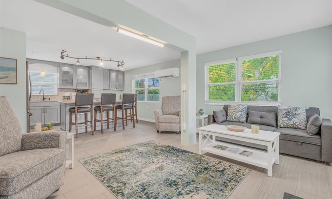 Little Venice House | No Name Cottage