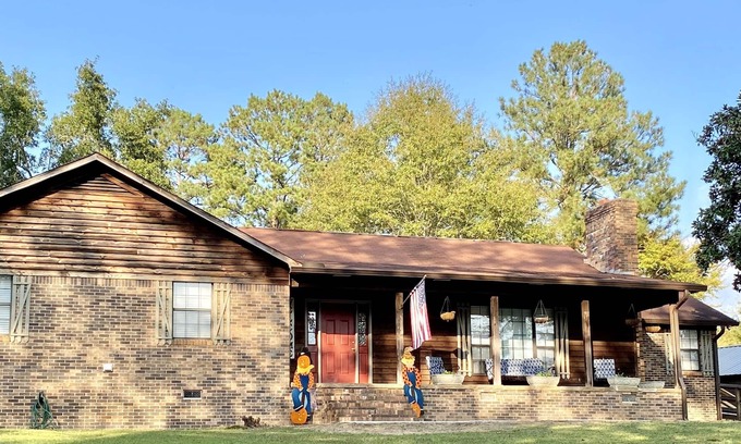 Gadsden House | Noccalula Mountain Retreat-The ByrdHouse