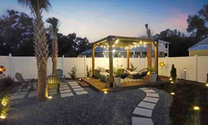 Warrington Villa | Noir&Blanc Villa| Modern Home Oasis (entire house)