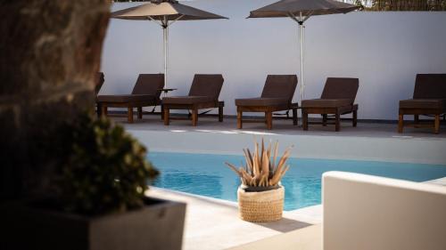 Monolithos Hotel | Noir Santorini
